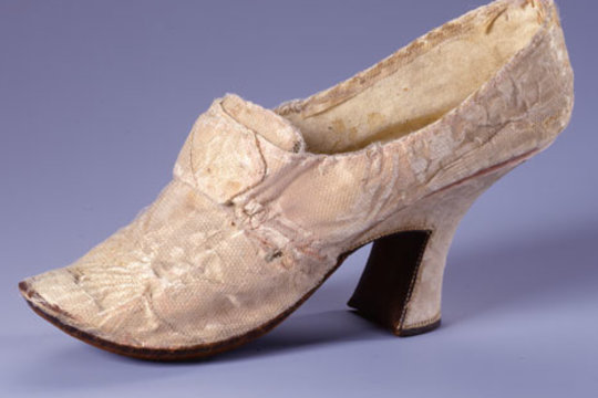 Damenschuh der Tänzerin Barbara Companini, genannt Barbarina, um 1770. Staatl. Kunstzsammlungen Dresden, Foto: Hans-Peter Klut