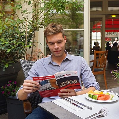 Cafés & Restaurants